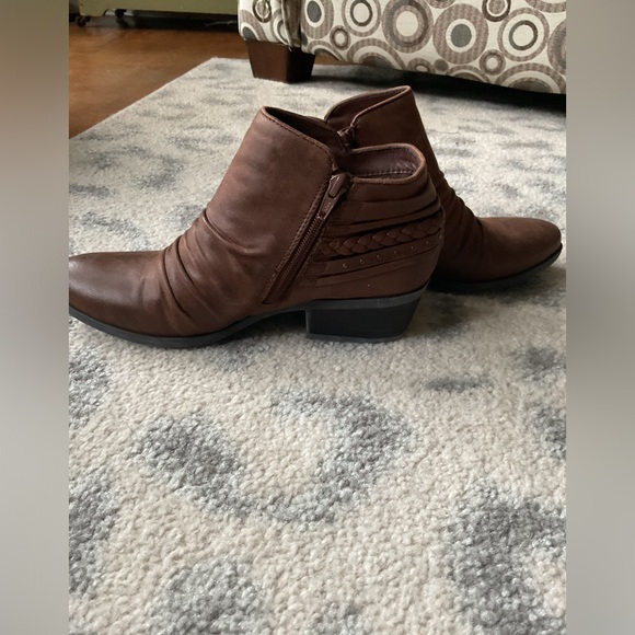 Coconuts Baretraps Booties - Picture 4 of 7